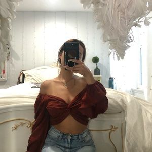 URBAN OUTFITTERS OFF THR SHOULDER LONG SLEEVE CROP